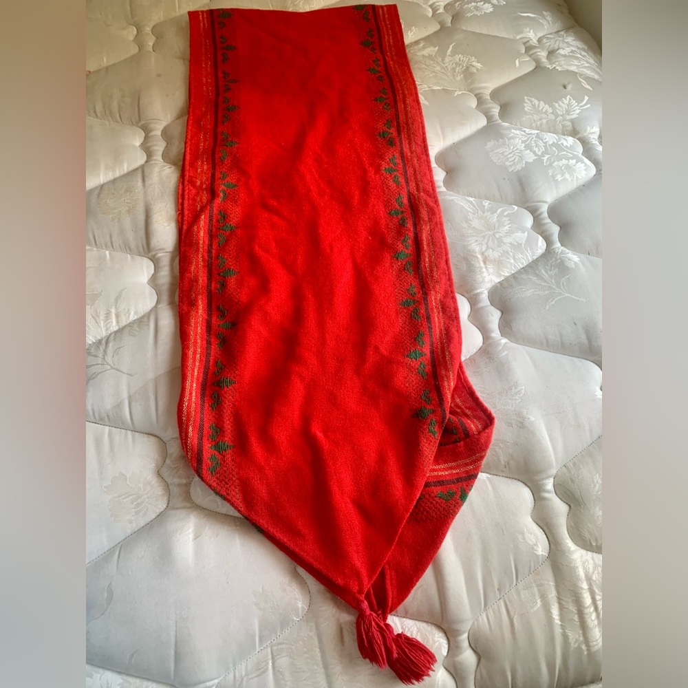 Christmas Red Table Runner VTG